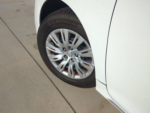 Used 2012 Toyota Camry LE FWD image 10