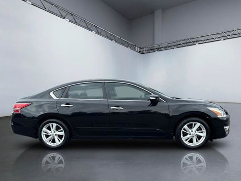 Used 2015 Nissan Altima 2.5 SV w/ Convenience Package FWD image 3