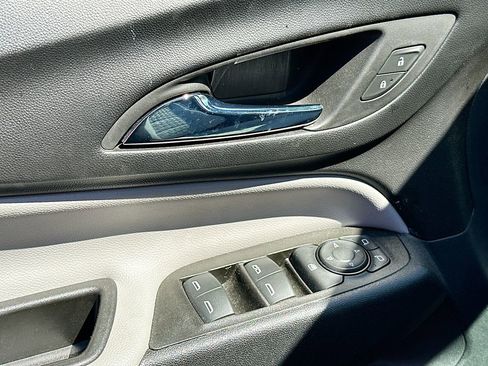 Used 2023 Chevrolet Equinox LT image 21