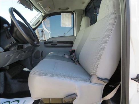 Used 2006 Ford F250 XL image 4