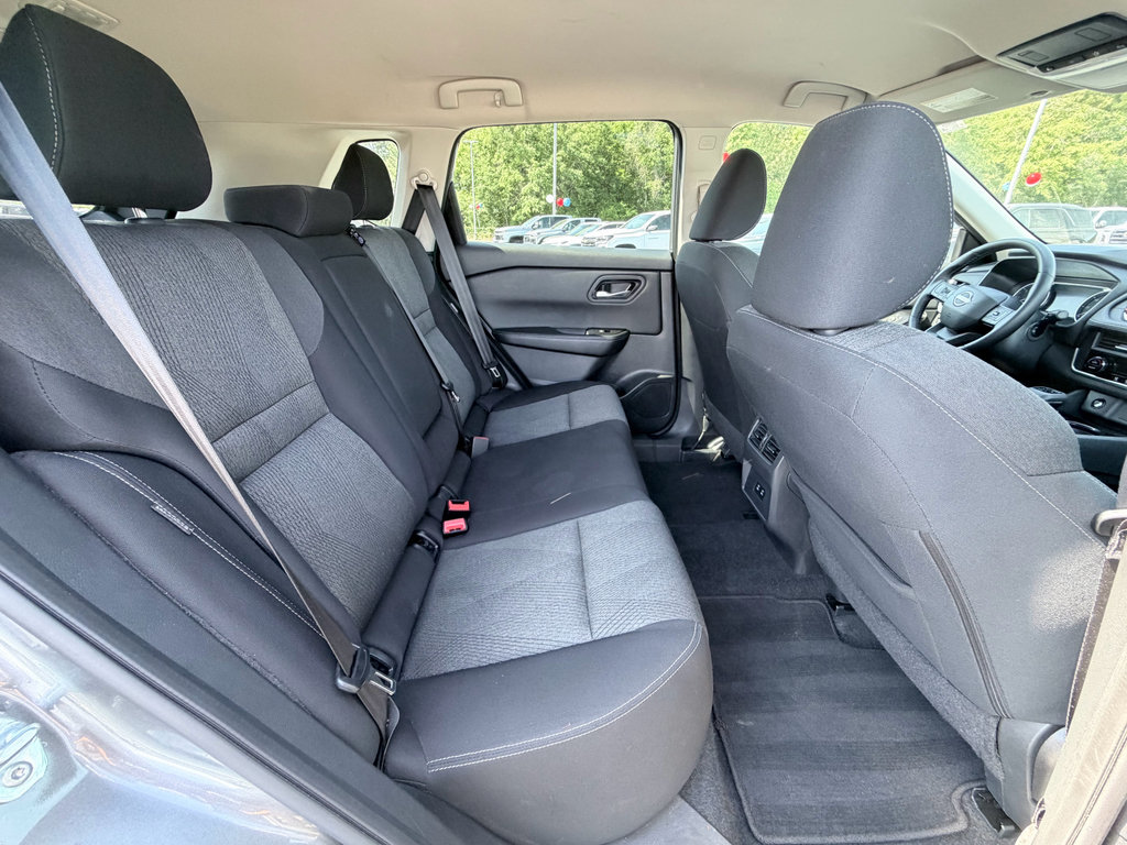 Used 2025 Nissan Rogue SV FWD image 25