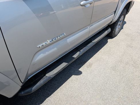 Used 2017 Toyota Tacoma SR5 AWD/4WD image 12