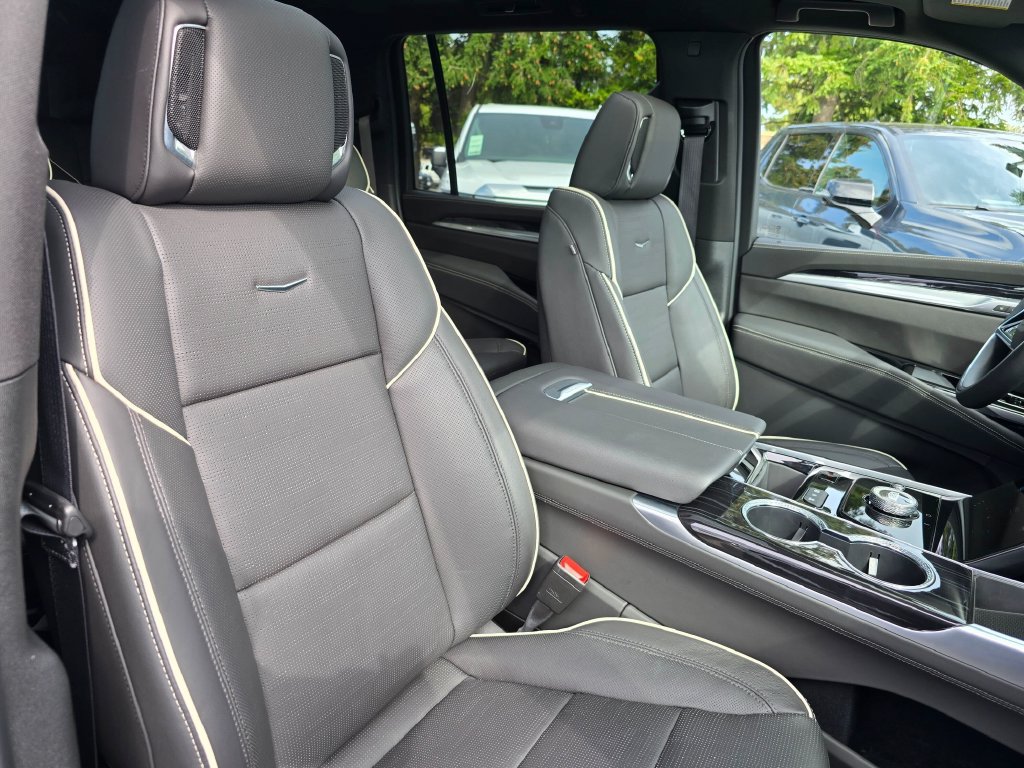 Used 2026 Cadillac Escalade ESV Sport AWD/4WD image 11
