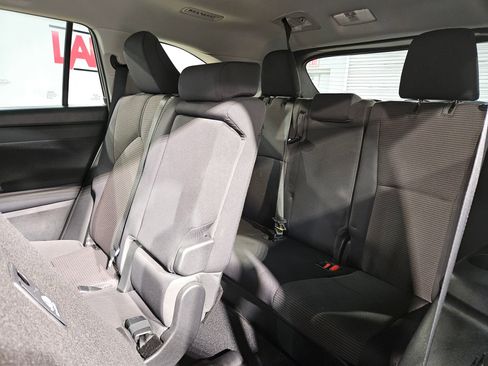 Used 2021 Toyota Highlander L FWD image 37