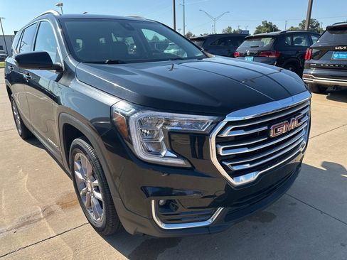 Used 2024 GMC Terrain SLT image 7