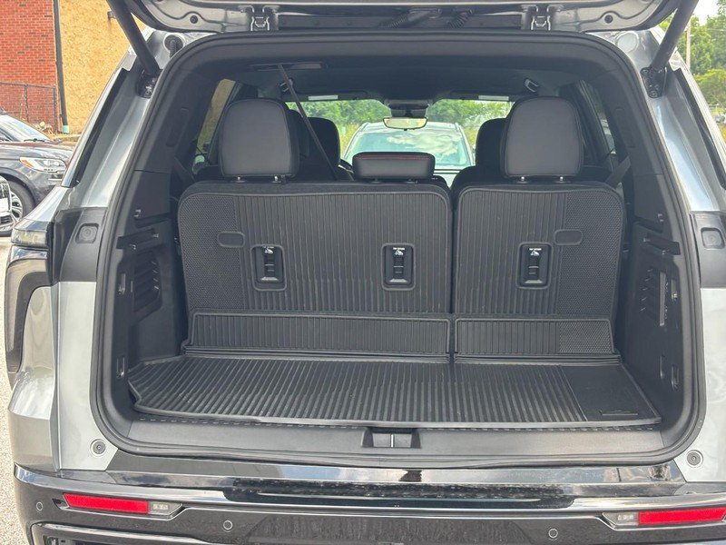 Used 2026 Chevrolet Traverse RS w/ LPO, Floor Liner Package FWD image 9