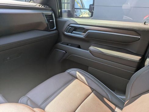 Used 2025 GMC Sierra 2500 Denali w/ Denali Reserve Package AWD/4WD image 18