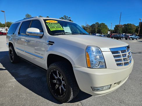 Used 2011 Cadillac Escalade ESV Premium image 8
