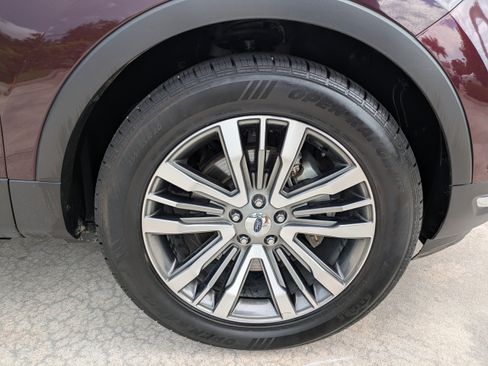 Used 2018 Ford Explorer Platinum AWD/4WD image 9