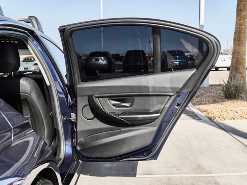 Used 2018 BMW 320i Sedan RWD image 12