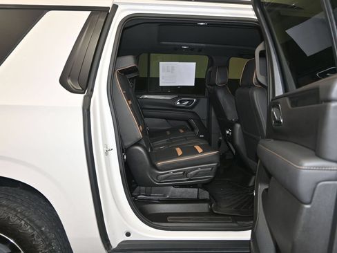 Used 2024 GMC Yukon XL AT4 AWD/4WD image 29