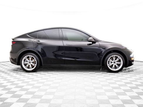 Used 2023 Tesla Model Y Long Range image 8