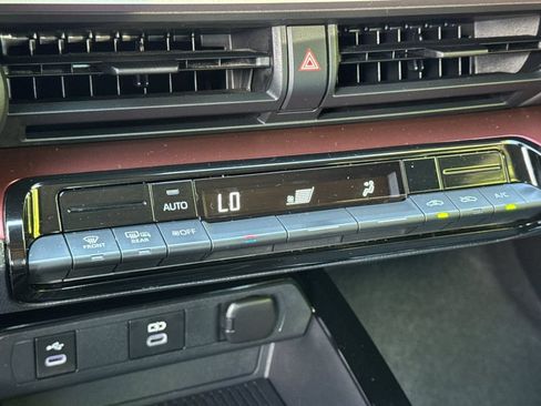 Certified 2024 Toyota Prius Prime FWD image 18