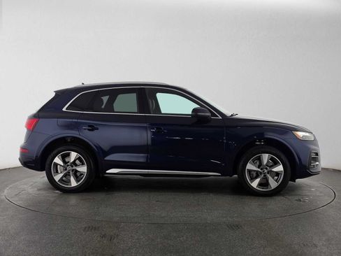Used 2023 Audi Q5 2.0T Premium w/ Convenience Package AWD/4WD image 2