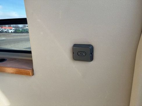 Used 1999 Ford E-150 and Econoline 150 image 19