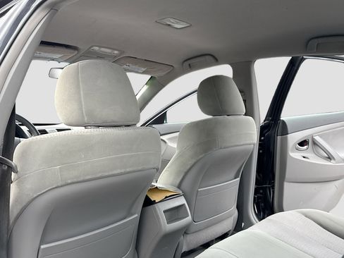 Used 2010 Toyota Camry image 6