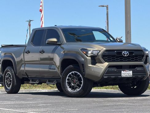 Used 2025 Toyota Tacoma TRD Off-Road w/ TRD Off Road Upgrade Package AWD/4WD image 2