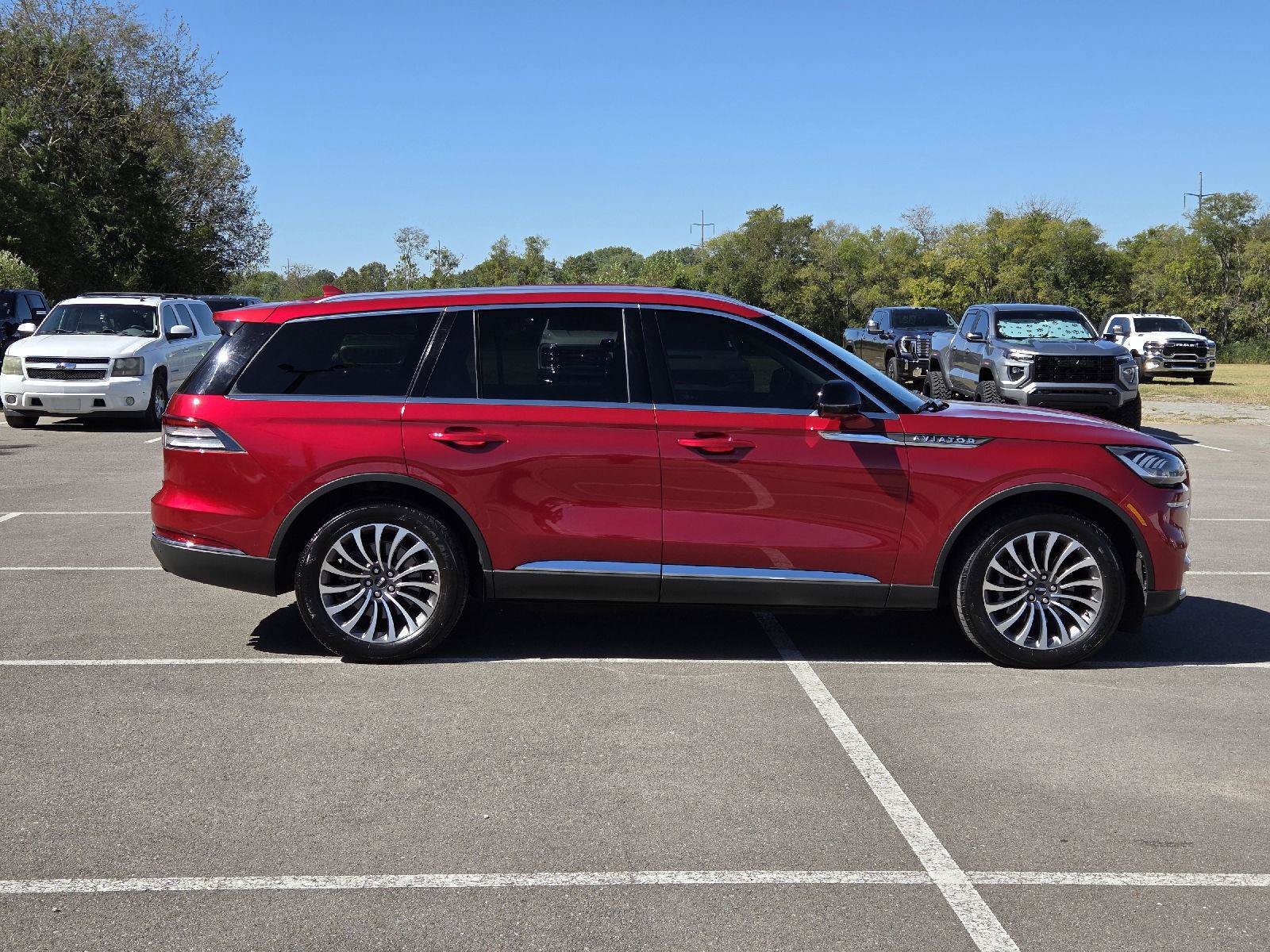Used 2020 Lincoln Aviator Reserve w/ Elements Package Plus AWD/4WD image 2