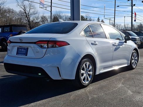 Used 2024 Toyota Corolla LE image 7