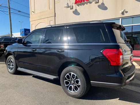 Used 2023 Ford Expedition XLT AWD/4WD image 5