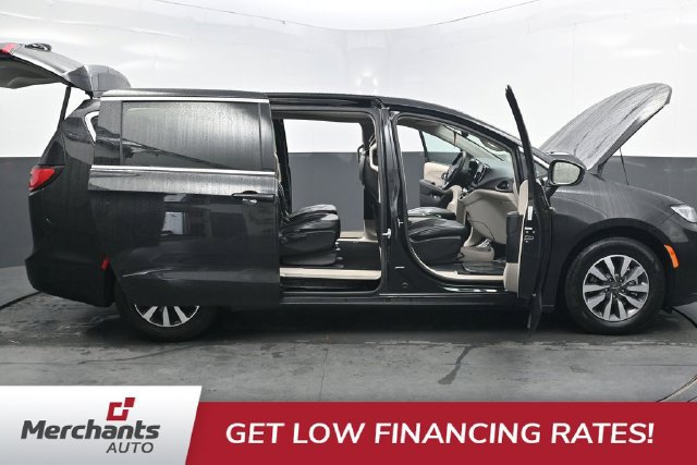 Used 2023 Chrysler Pacifica Touring-L FWD image 50