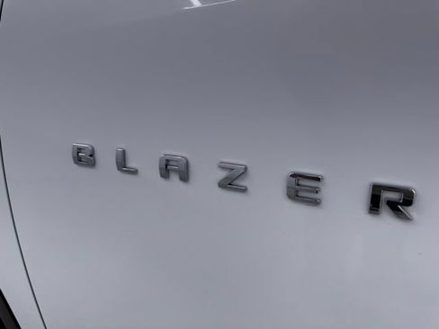 Used 2024 Chevrolet Blazer LT w/ Convenience Package FWD image 9