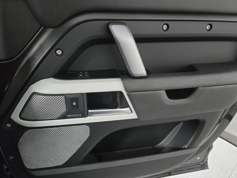 Used 2023 Land Rover Defender 130 X-Dynamic SE image 21