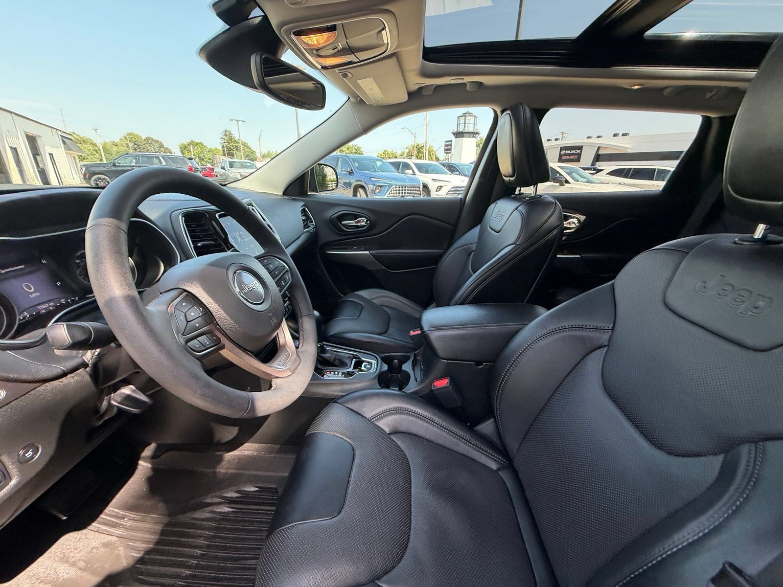Used 2022 Jeep Cherokee Limited w/ Elite Package AWD/4WD image 4