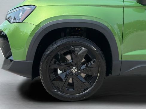 New 2026 Volkswagen Taos SE FWD image 36