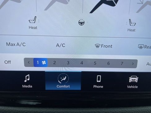 Used 2022 Chrysler Pacifica Touring-L image 25