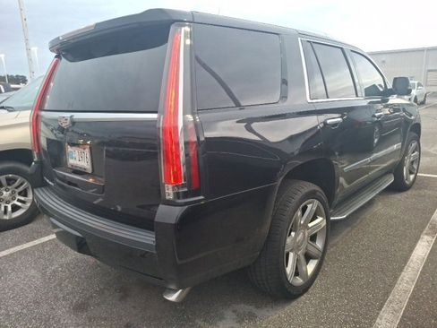 Used 2017 Cadillac Escalade Luxury image 6