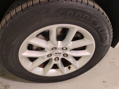 Used 2019 Ford Flex SE image 2