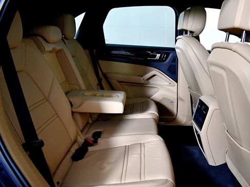 Used 2019 Porsche Cayenne image 44