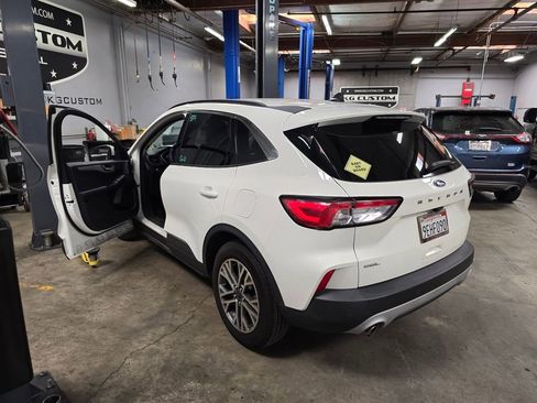 Used 2022 Ford Escape SEL image 6