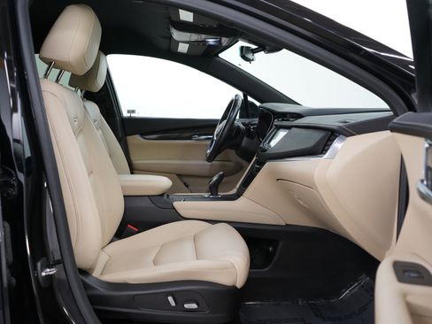 Used 2019 Cadillac XT5 AWD image 11