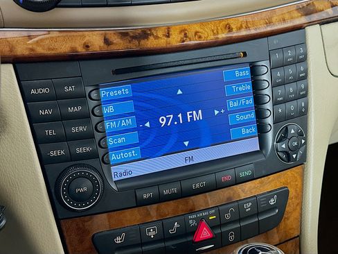 Used 2008 Mercedes-Benz E 350 4MATIC Sedan image 19