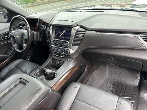 Used 2018 Chevrolet Suburban LT image 16