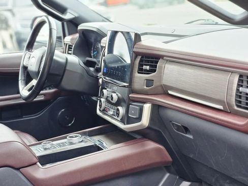 Used 2023 Ford Expedition Limited image 13
