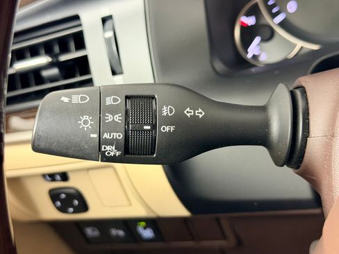 Used 2018 Lexus ES 350 w/ Luxury Package w/Wood Trim FWD image 27