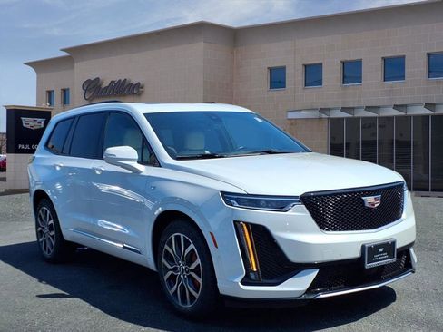 Certified 2022 Cadillac XT6 Sport w/ Technology Package image 3