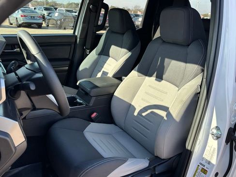 Used 2024 Toyota Tacoma TRD Off-Road image 12