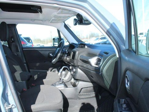 Used 2018 Jeep Renegade Latitude w/ Cold Weather Group image 12