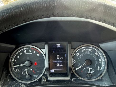 Used 2023 Toyota Tacoma TRD Off-Road image 32