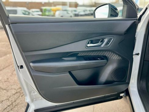 Used 2024 Nissan Ariya FWD image 11