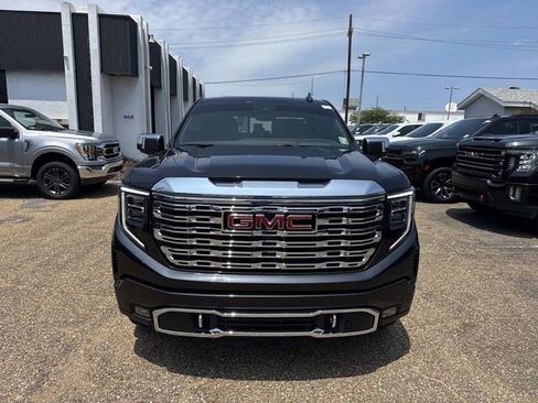 Used 2024 GMC Sierra 1500 Denali w/ Denali Reserve Package AWD/4WD image 2