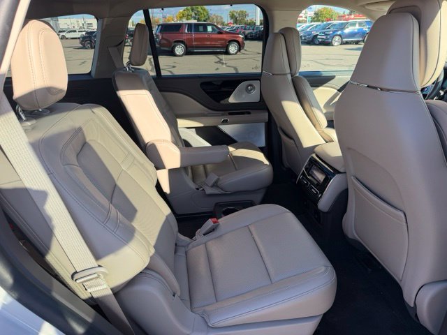 Used 2023 Lincoln Aviator Reserve w/ Equipment Group 201A AWD/4WD image 13