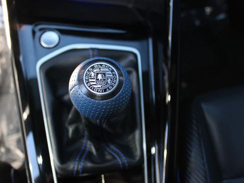 Used 2024 Volkswagen Golf R image 32