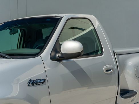 Used 2004 Ford F150 Lightning RWD image 29