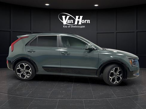 Used 2024 Kia Niro EX Touring FWD image 8