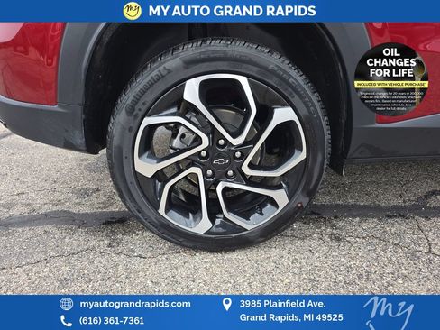 Used 2025 Chevrolet Trax RS FWD image 31